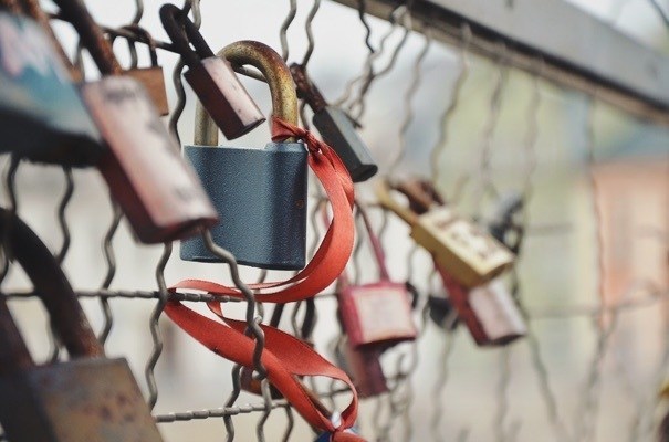 lock-on-fence-original-1024x678